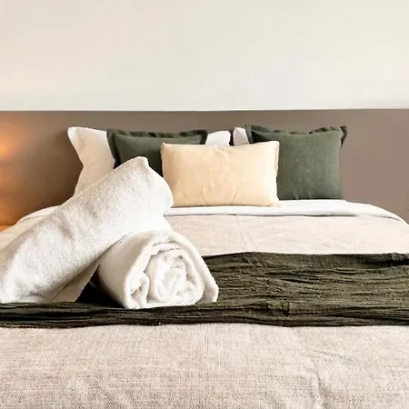 Séjour chez l'habitant 威尼斯mestre市中心新装修独立卫浴阳台双人房 *