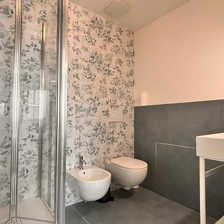 Homestay 威尼斯mestre市中心新装修独立卫浴阳台双人房